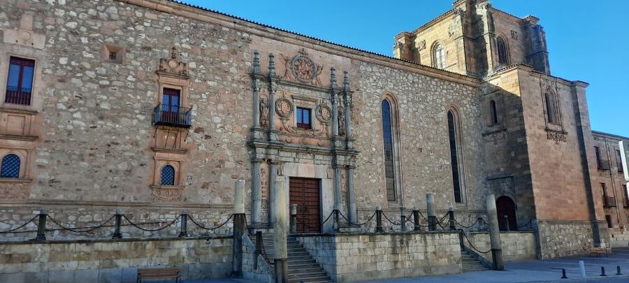 Salamanca: University and Colleges Walking Tour (Private) - Anaya Palace and the route between stops