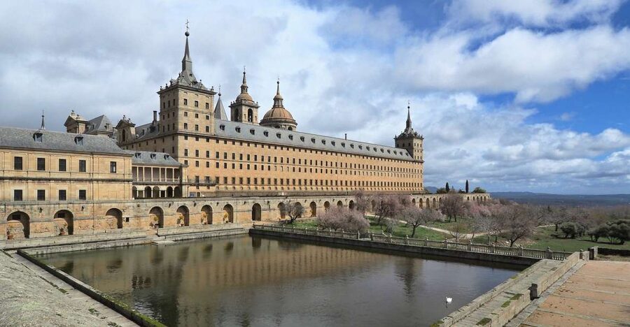 San Lorenzo de El Escorial: Monastery and Site Guided Tour - Why El Escorial deserves time outside Madrid