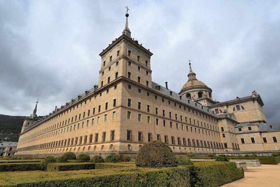 San Lorenzo de El Escorial: Monastery and Site Guided Tour - The basilica and Philip II’s religious vision