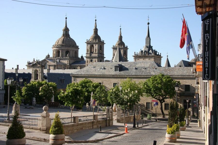 San Lorenzo de El Escorial: Monastery and Site Guided Tour - Palatial rooms and the royal side of El Escorial