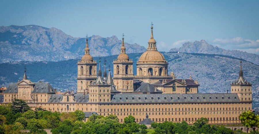 San Lorenzo de El Escorial Monastery: Private Tour - Entering a Habsburg royal monument