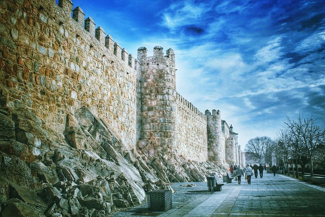 Segovia and Avila Guided Day Tour from Madrid - Guides and the bilingual format
