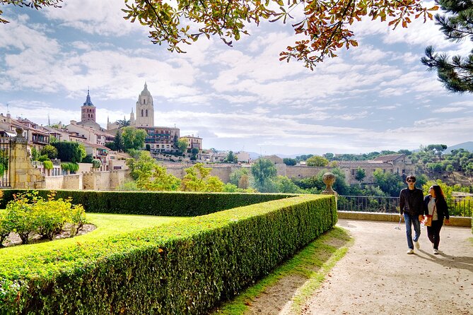 Segovia and Avila Guided Day Trip from Madrid - One hour for lunch and local food