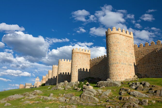 Segovia and Avila Guided Tour and Flamenco Show in Madrid - Lunch and a short taste of Segovia