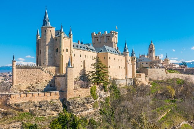 Segovia and Avila Private Tour with Lunch and Hotel Pick up from Madrid - The Alcázar of Segovia: castle on a rocky crag