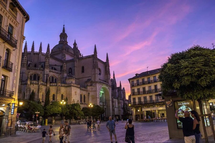 Segovia Cathedral Entrance Ticket - The Gothic interior and its 21 chapels