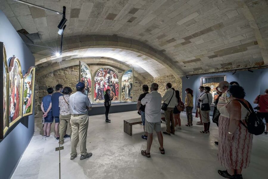 Segovia Cathedral Guided Tour - The $8 price and what it covers
