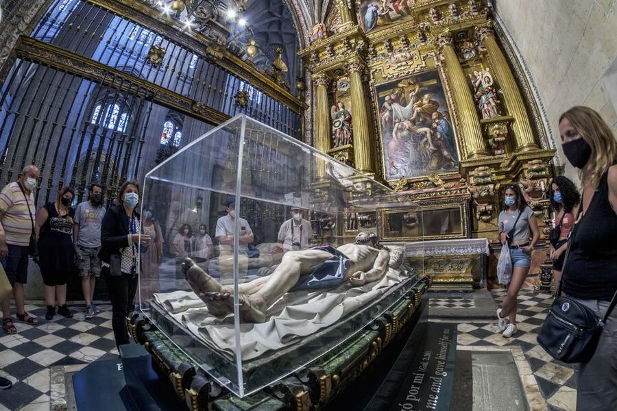 Segovia Cathedral Guided Tour - Guide quality and the Spanish-only format