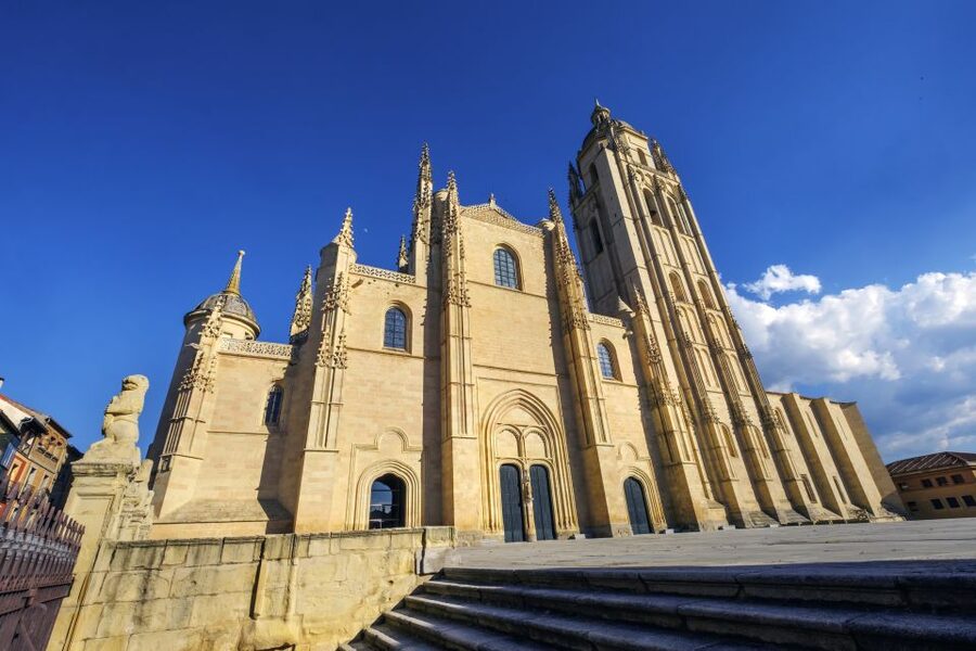 Segovia: Cathedral Tower Guided Tour - Examine the clock room and its Madrid connection