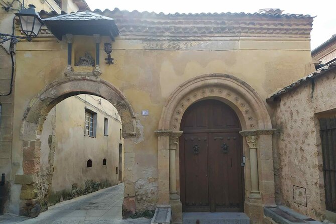 Segovia from the Aqueduct to the Alcazar: A Self-Guided Audio Tour - Casa de los Picos and the pleasure of walking between sights