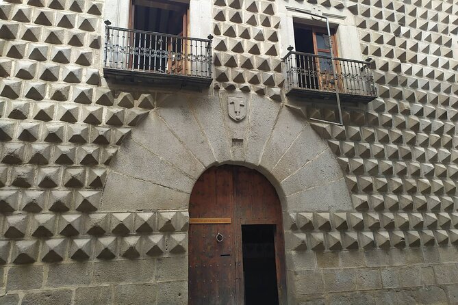 Segovia from the Aqueduct to the Alcazar: A Self-Guided Audio Tour - Plaza de Medina del Campo and a flexible middle section