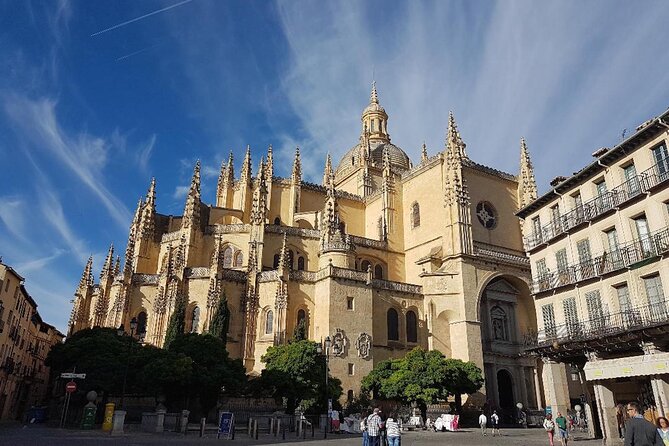 Segovia from the Aqueduct to the Alcazar: A Self-Guided Audio Tour - Segovia Cathedral and the choice to go inside