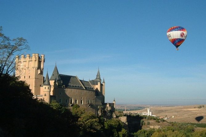 Segovia from the Skies: Sunrise Balloon Ride - The Alcázar view and the limits of a balloon route