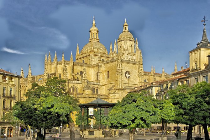Segovia Guided Afternoon Tour from Madrid - Casa de los Picos and the first old-town streets