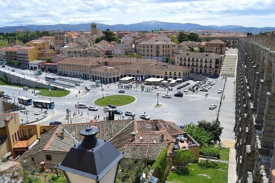 Segovia: guided route on an electric bicycle (ebike) - Riding beside the medieval walls