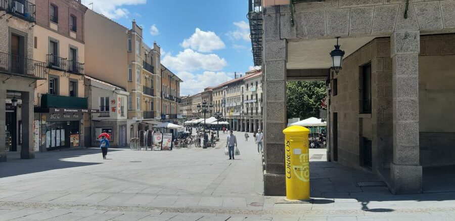 Segovia: Guided Walking Tour with Alcázar Entry - Starting under Segovia’s Roman Aqueduct