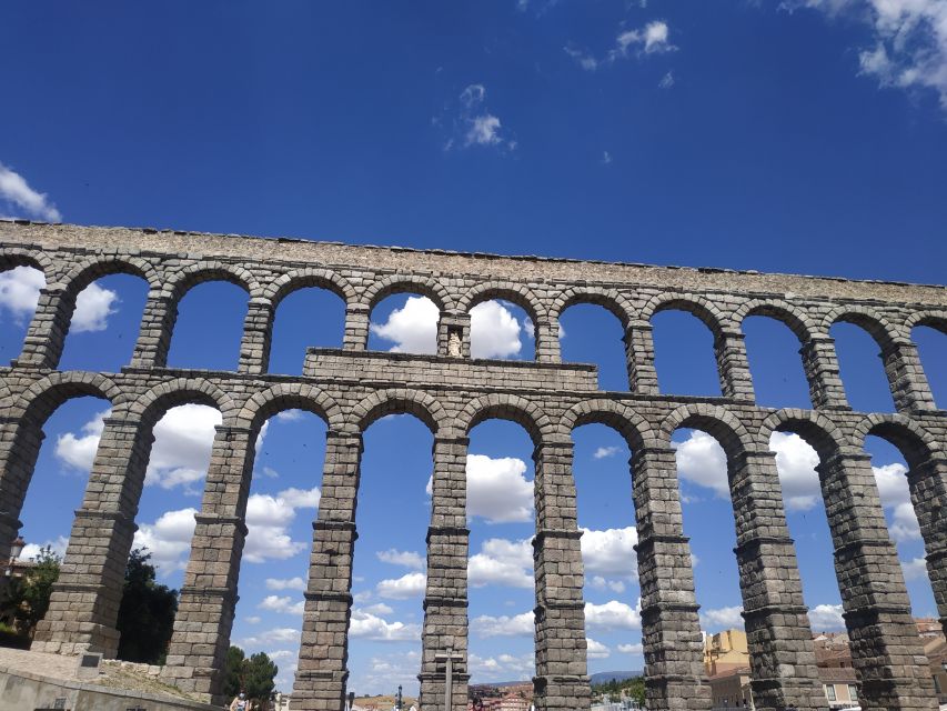 Segovia: Guided Walking Tour with Cathedral & Alcázar Entry - The Spanish guide and listening setup