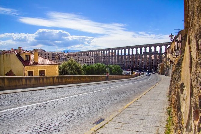 Segovia Half Day Afternoon Tour from Madrid - Walking From Casa de los Picos to Plaza Medina del Campo