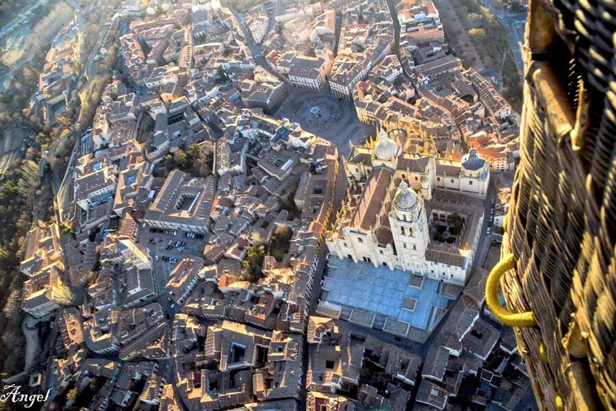Segovia: Hot Air Balloon Flight with Picnic and Cava - Why Segovia works so well from a balloon