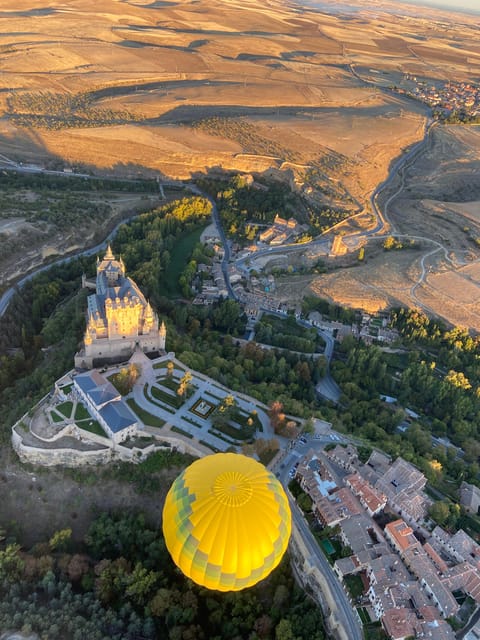 Segovia: Hot Air Balloon Flight with Picnic and Cava - FAQ