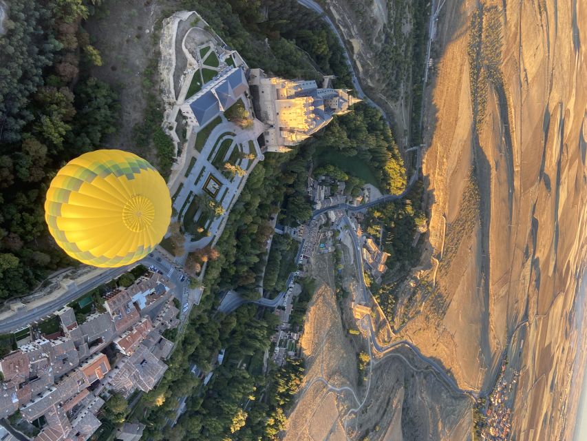 Segovia: Hot Air Balloon Flight with Picnic and Cava - The one-hour flight over Segovia