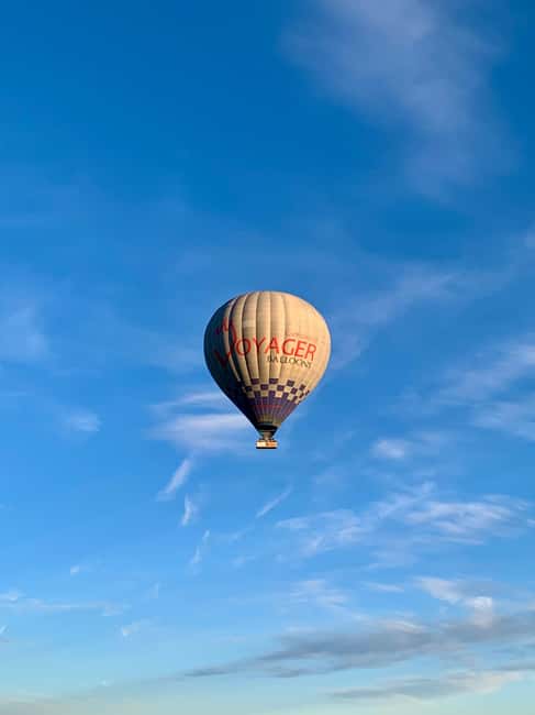 Segovia: Hot-air balloon ride with cava toast & picnic - One hour above the Aqueduct and Alcázar