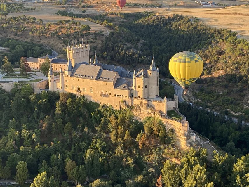Segovia: Hot Air Balloon Ride with Picnic and Activity Video - What the three-hour schedule really includes