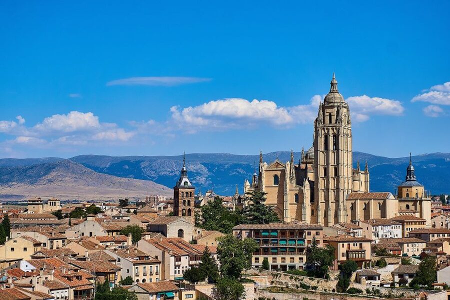 Segovia - Old Town tour including Castle visit - Key points to know before booking