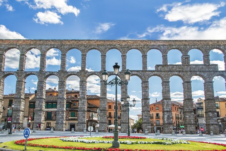 Segovia - Old Town tour including Castle visit - Plaza Mayor and the Cathedral of Segovia
