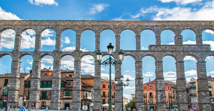 Segovia - Old Town tour including Castle visit - What the private price really means