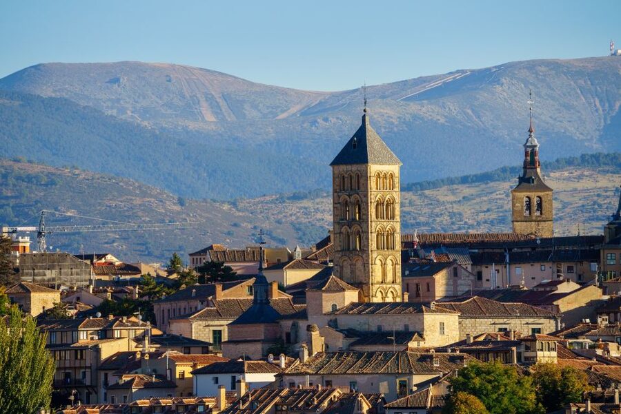 Segovia - Old Town tour including Castle visit - How the guides shape the experience