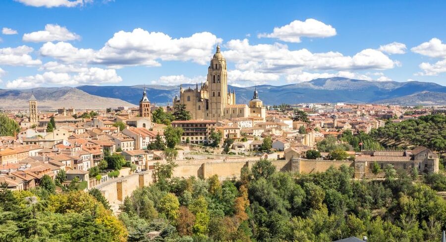 Segovia - Old Town tour including Castle visit - Walking through the Old Town