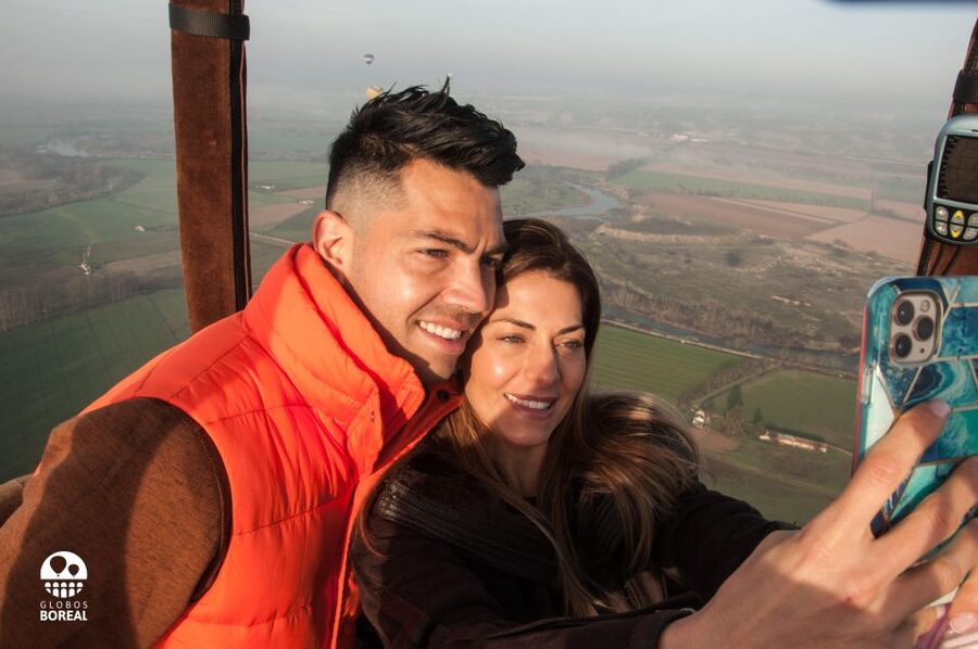 Segovia: Private Balloon Ride for 2 with Cava and Breakfast - Weather Is Part of the Plan