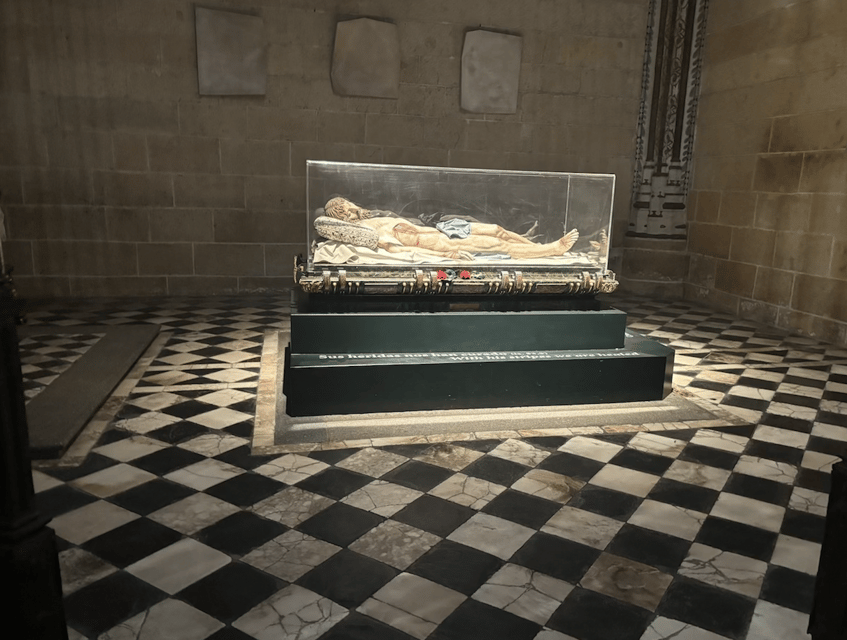 Segovia: private tour with Alcazar, Cathedral and wine tasting - What the private format adds