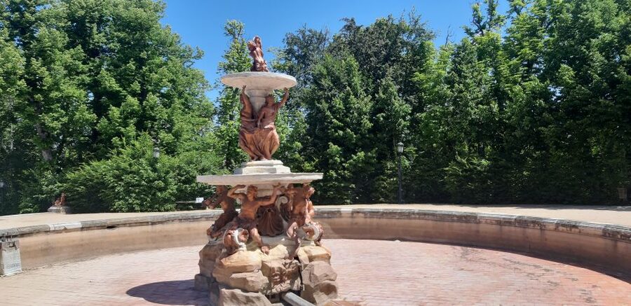 Segovia: Royal Palace of La Granja de San Ildefonso Tour - From royal rooms to the gardens