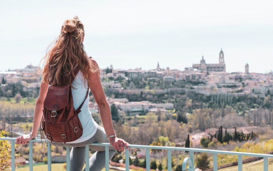 Segovia: Self-Guided Audio Tour on Your Phone - Seeing the Alhóndiga and Count Alpuente’s Palace