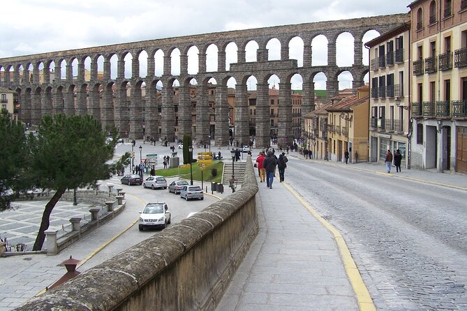 Segovia Walking Private Tour 3 hours with tickets included - What the guides add to the experience