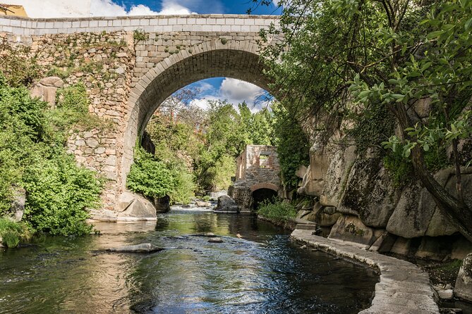 Segovia with Alcazar Guided Tour by High-Speed Train from Madrid - The guides can make or break the day