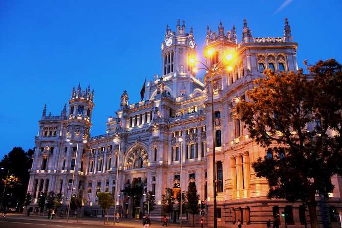 Self-Guided Audio Tour - Cervantes Literary Experience in Madrid - Statues, a notable street, and a restaurant stop