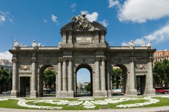 Self Guided Bike Tour at The Retiro Park at Your Own Pace - Choosing between a standard bike and an e-bike