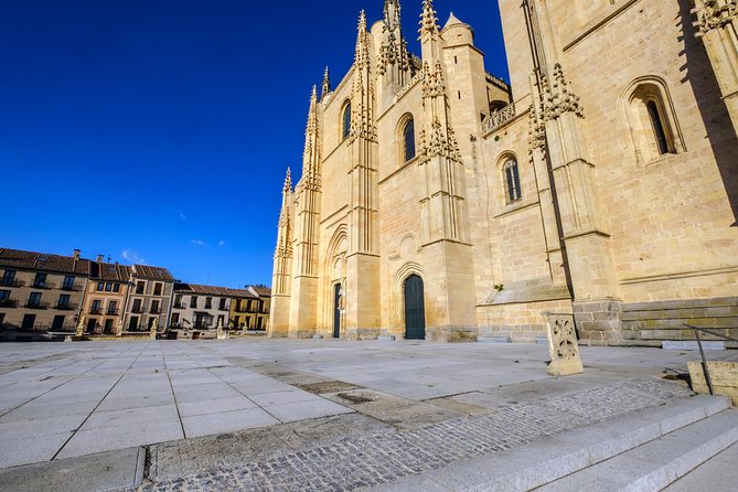 Skip the Line Admission Ticket to Cathedral of Segovia - Entering through the north transept