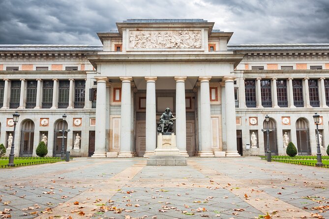 Skip the line: Prado Museum Monolingual Guided Tour - Meeting at the Velázquez Statue
