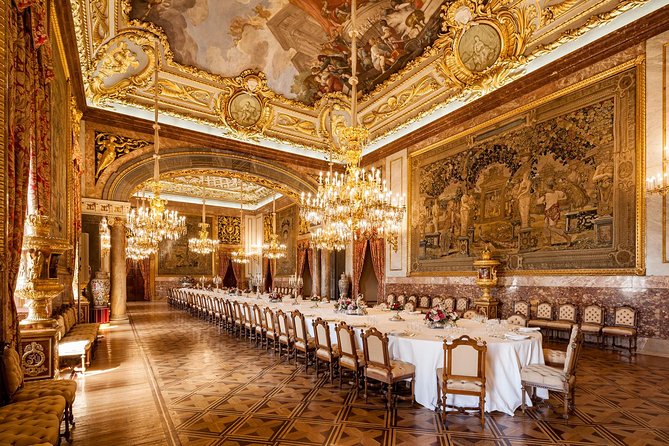 Skip the Line Royal Palace Madrid Tour Semi-Private 8ppl max - The Hall of Alabarderos and palace security