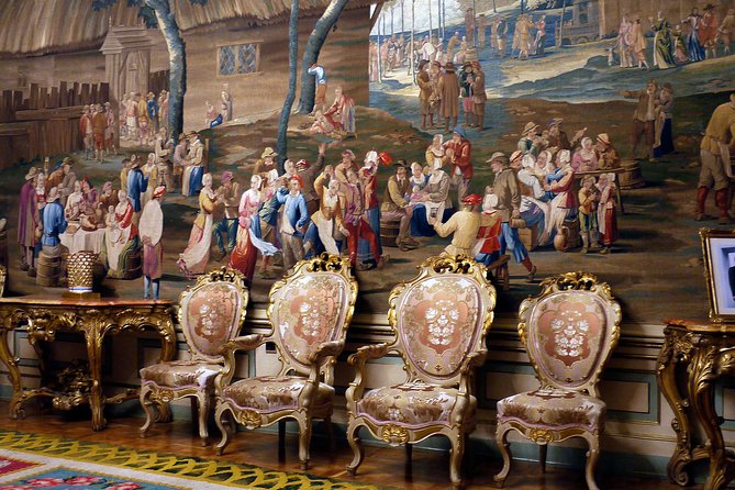 Skip the Line Royal Palace Madrid Tour Semi-Private 8ppl max - The crown, scepter, and royal symbols