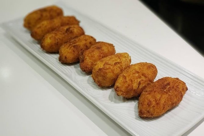 Spanish Tapas & Paella Cooking Class in Central Madrid with Lola - What Makes Lola’s Teaching Style Useful