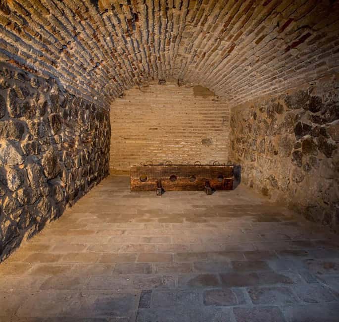 Subway Toledo: night tour 4 subways including Thermae - The Posada de la Hermandad dungeons