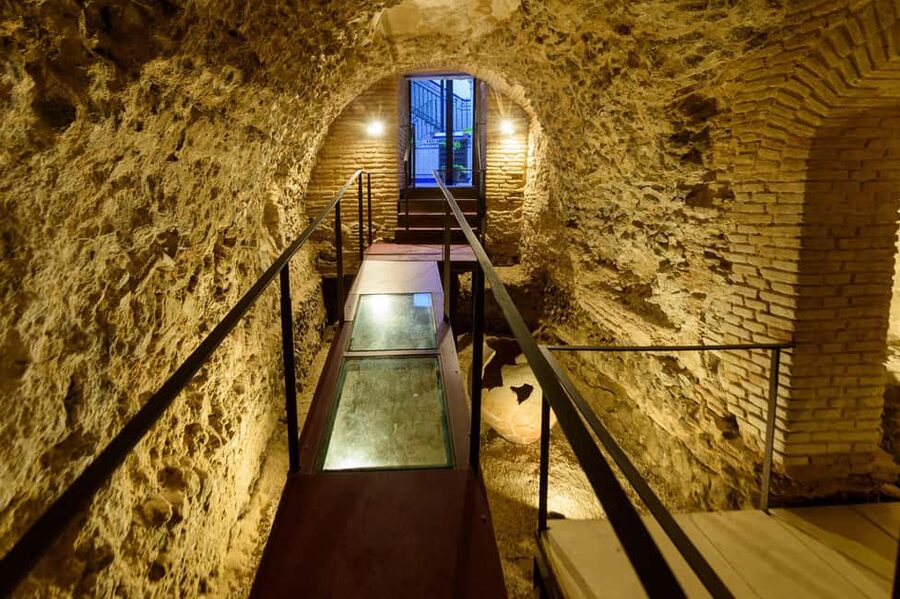 Subway Toledo: night tour 4 subways including Thermae - What the Spanish-only format means