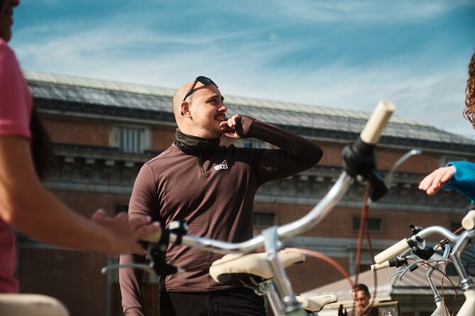 Tapas & Guided tour on a Vintage Bike through Madrid - Guides, pace, and group size