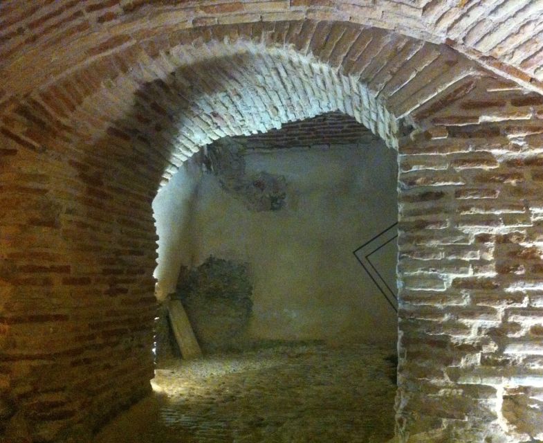 Toledo: Ancient Underground City Tour in Spanish - Legends, tunnels, and what the guide adds