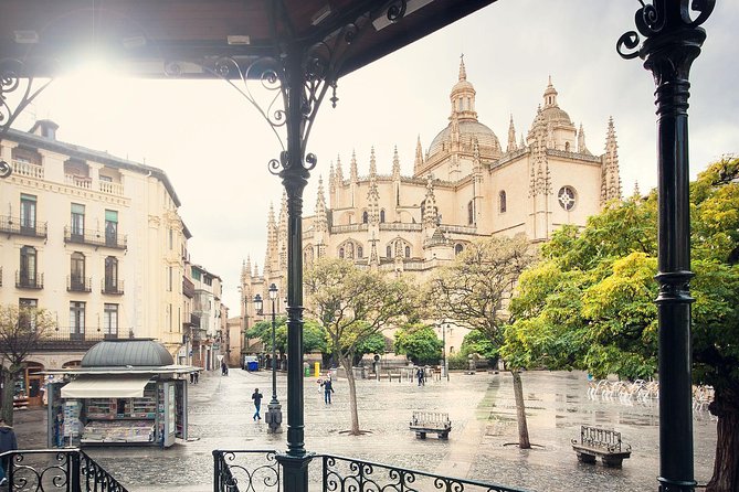 Toledo and Segovia Full Day tour from Madrid - Afternoon in Segovia, from Roman engineering to royal drama
